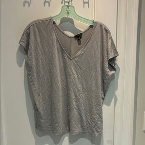 Ann Taylor Factory Elegant Gray V-Neck Women's Tee👵MT